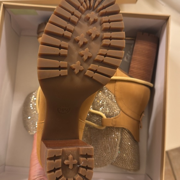 Michael Kors | Culver Embellished Nubuck and Glitter Chain Mesh Lace-Up Boot 🥾11 - Picture 4 of 14